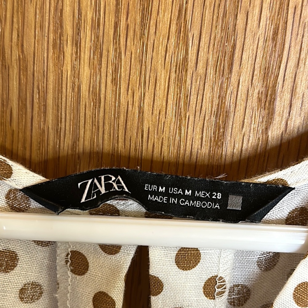 Zara Linen Blend White & Tan Polka Dot Crop Top with Tie in the Back - Picture 4 of 7